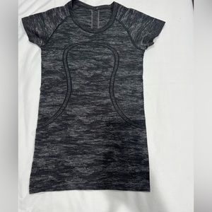 Lululemon swiftly tech short sleeve sz 2/4